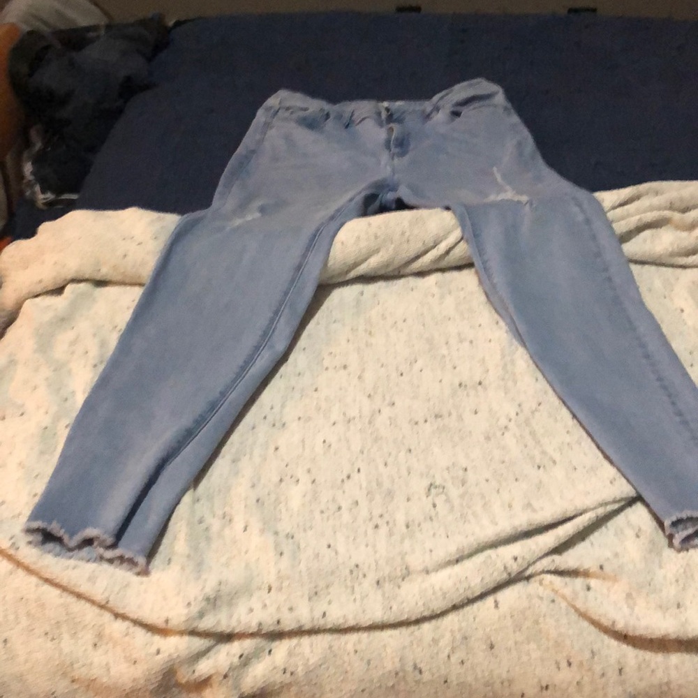 Size 31 women’s light denim jeans distressed